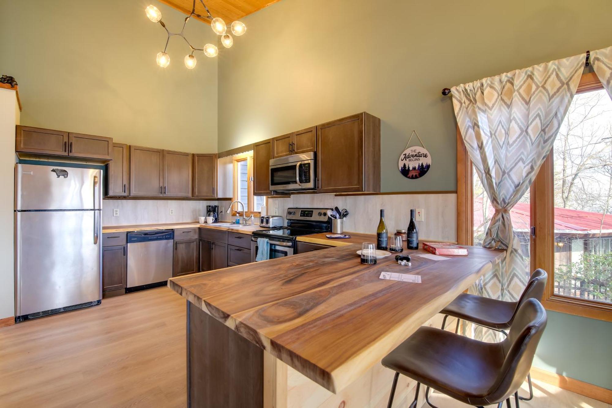 Gatlinburg Mountain Cabin With Hot Tub, Deck And Games Exteriér fotografie