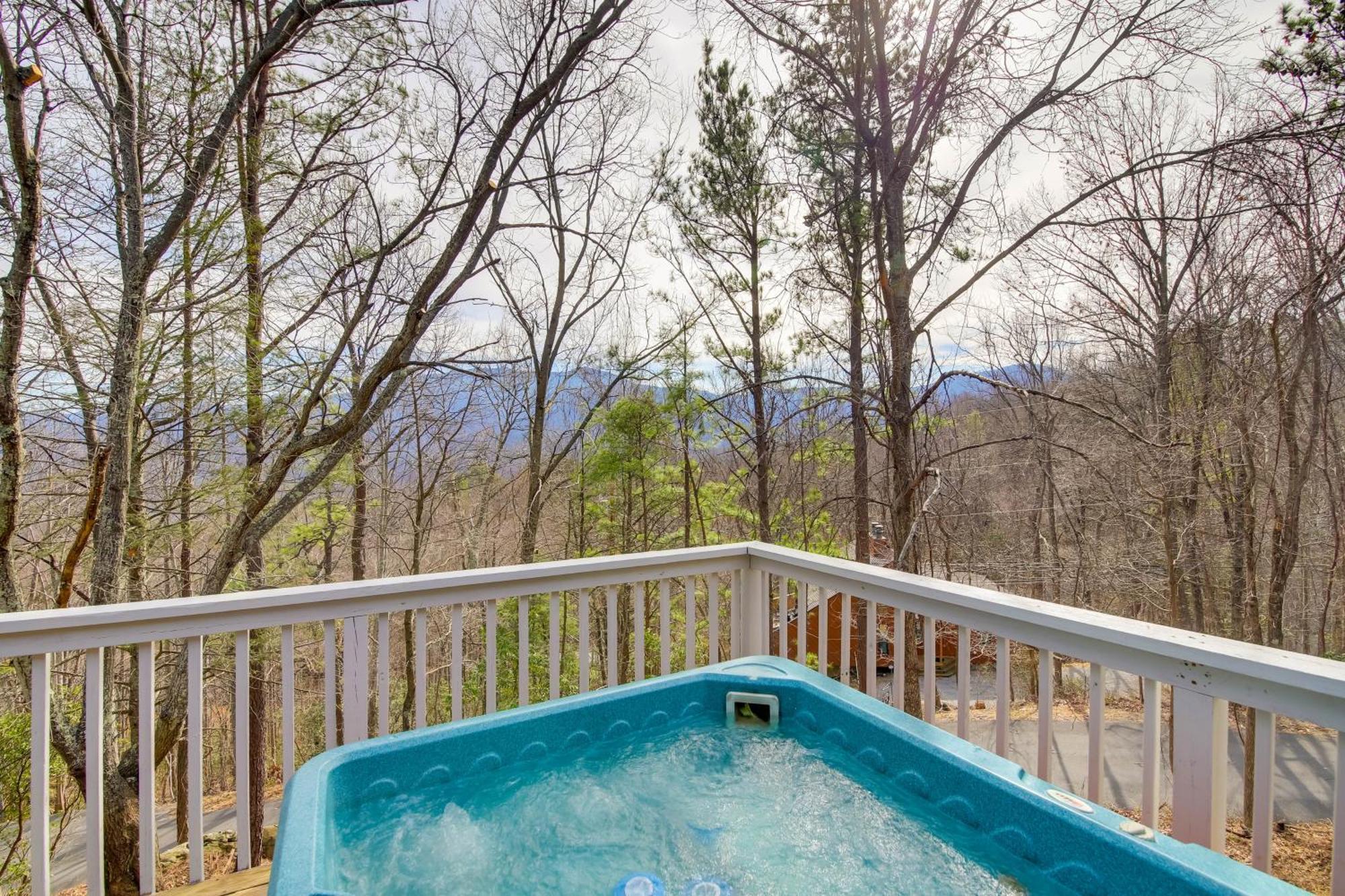 Gatlinburg Mountain Cabin With Hot Tub, Deck And Games Exteriér fotografie